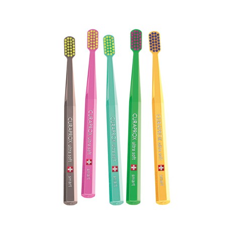 Curaprox CS Smart spazzolino delicato colorato 1 pezzo