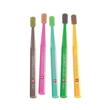 Curaprox CS Smart spazzolino delicato colorato 1 pezzo Curaprox CS Smart spazzolino delicato colorato 1 pezzo