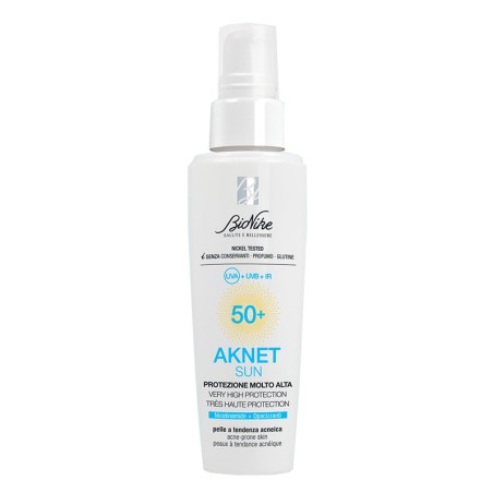 BioNike Aknet Sun SPF50+ protezione molto alta per pelle acneica 50 ml BioNike Aknet Sun SPF50+ protezione molto alta per pelle acneica 50 ml