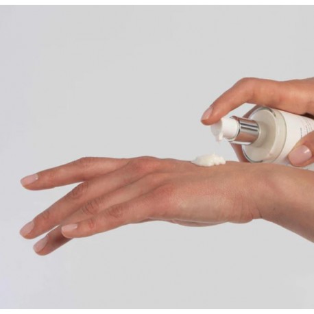 The Organic Pharmacy Rose & Chamomile Cleansing Milk latte detergente viso lenitivo 100 ml The Organic Pharmacy Rose & Chamomile Cleansing Milk latte detergente viso lenitivo 100 ml