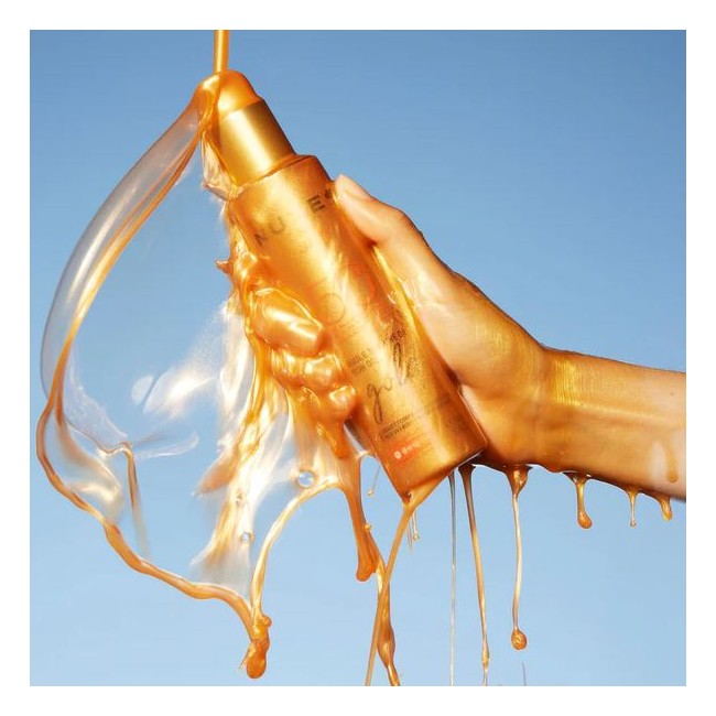 Nuxe Sun Olio Solare Dorato SPF30 spray protettivo con madreperle oro 150 ml Nuxe Sun Olio Solare Dorato SPF30 spray protettivo con madreperle oro 150 ml