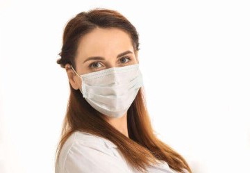 Maskne: cos'è? Ecco come si combatte l'acne da mascherina