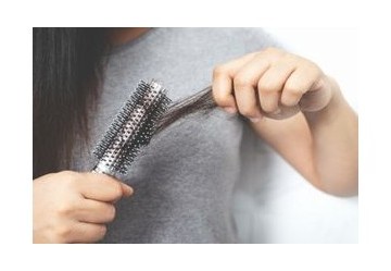 Cosa fare quando si perdono tanti capelli?